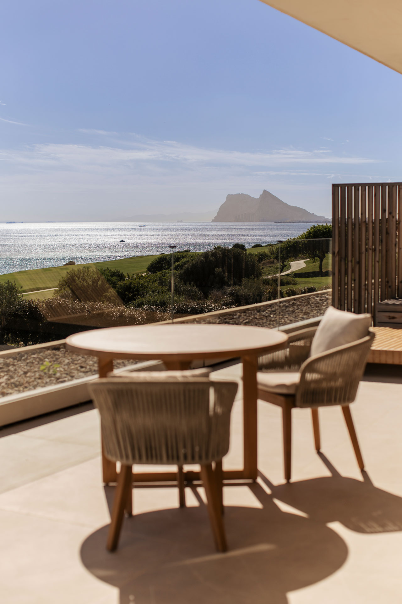 Terraza con vistas al peñón de Gibraltar